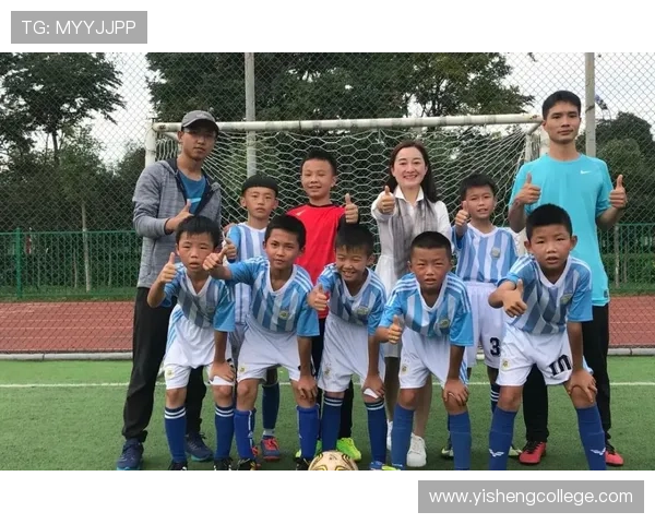 绿茵场上的梦想与荣耀足球明星的偶像人生与成长故事